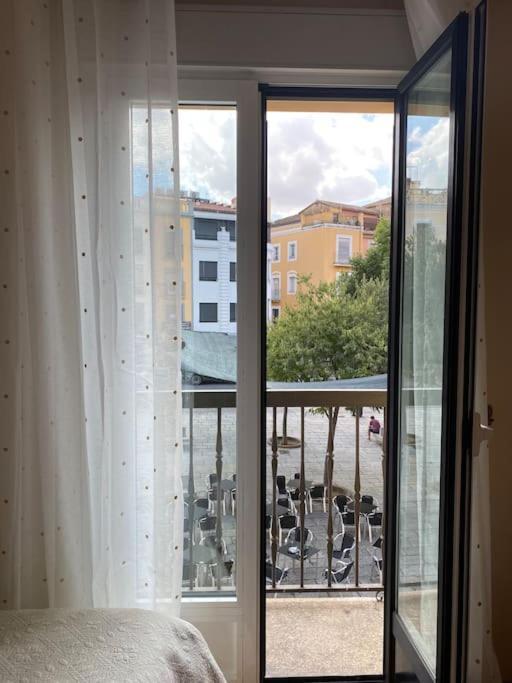 Lovely 2 Bedrooms Apartment Main Square Plasencia Exterior photo